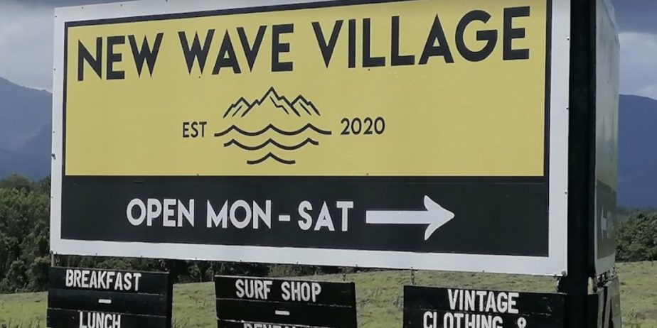 New Wave Village / Café